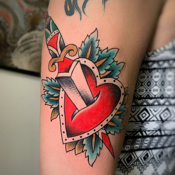 tattoo cuore pugnale traditional