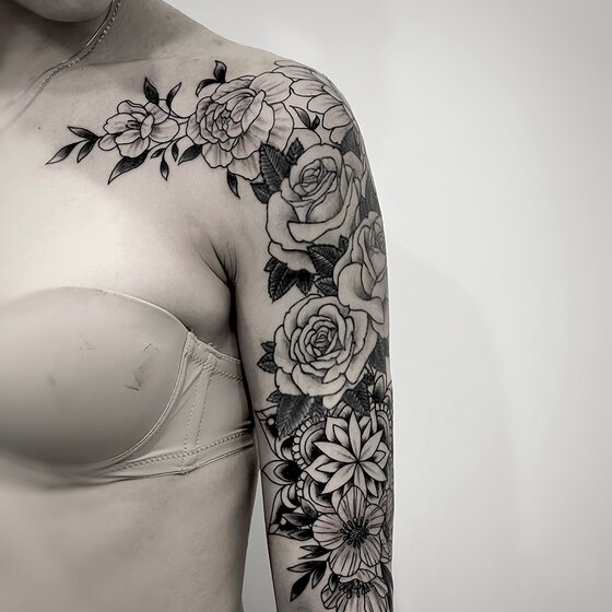 tatuaggio fiori mandala