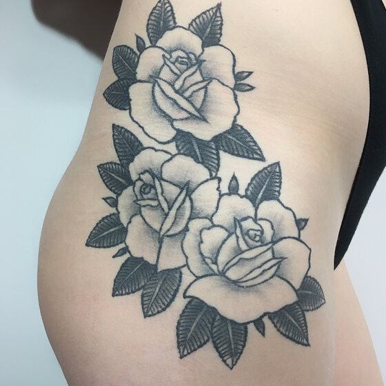 tatuaggio rose fianco