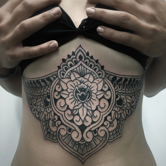 tatuaggio ornamentale donna